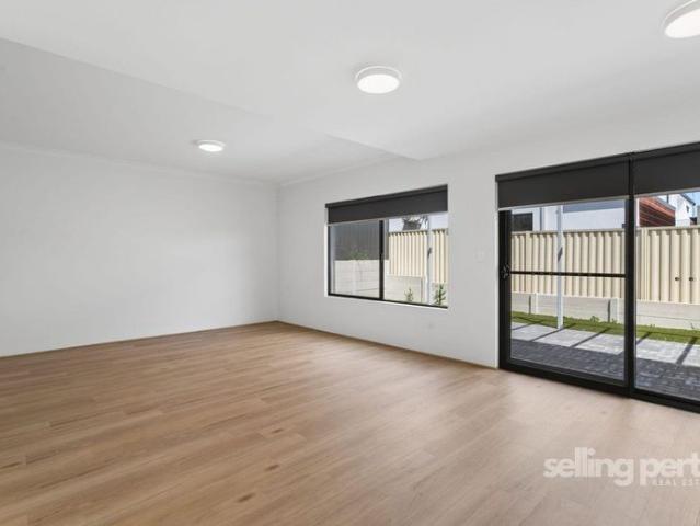 LARGE 2 BEDROOM 2 BATHROOM APARTMENT IN CONVENIENT LOCATION