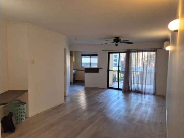 Large 2 Bedroom apartment in the inner CBD