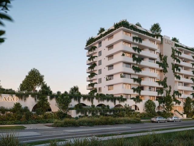 Large 2 Bedroom Apartment with Lake Views