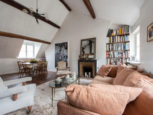 Large 2 bedroom flat
