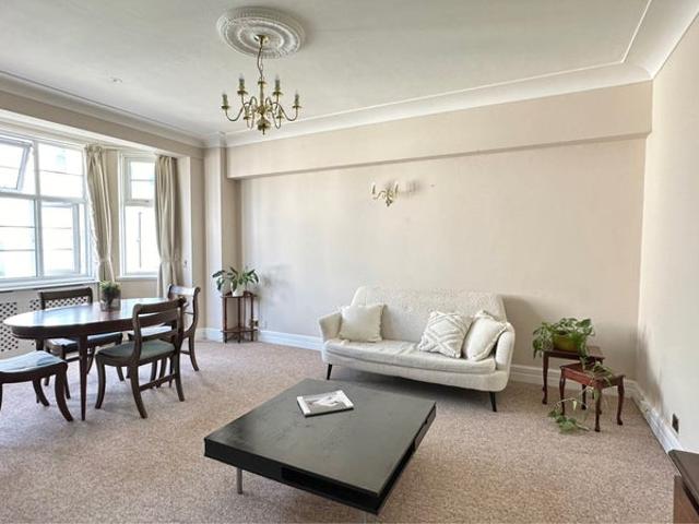 Large 2 bedroom flat in South Hampstead