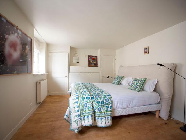 Large 2 bedroom flat, Paris Amsterdam Apartments for Rent