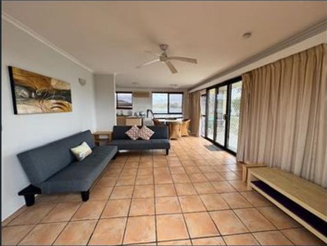 Large 2 bedroom furnished Air conditioning Swimming pool walk to Surfers Paradise CBD