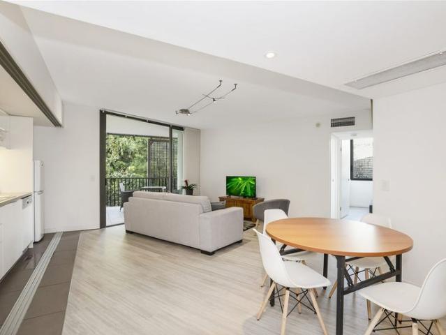 Large 2 bedroom furnished apartment
