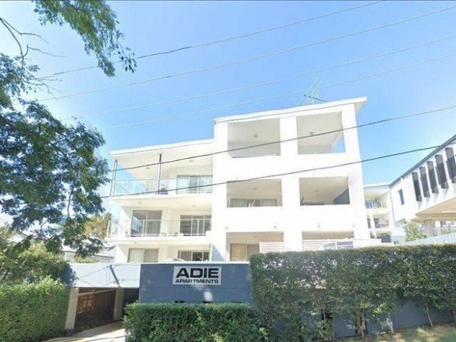 Large 2 bedroom modern Unit, 2 mins walking to shopping center