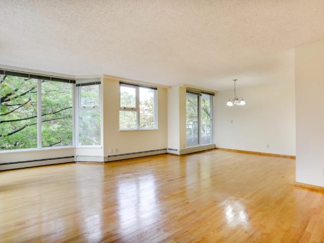 Large 2 Bedroom – Steps to the Seawall & Close to VGH | Available Immediately