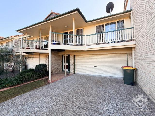 Large 2 bedroom townhouse in The Gap