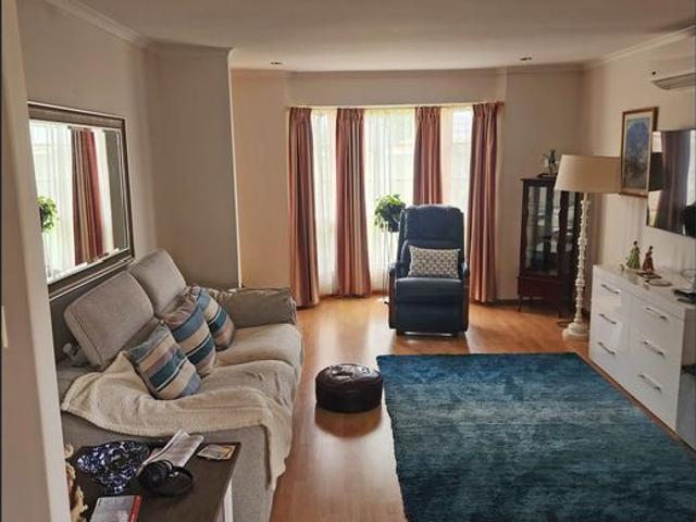 Large 2 Bedroom Unit at rear of quiet group