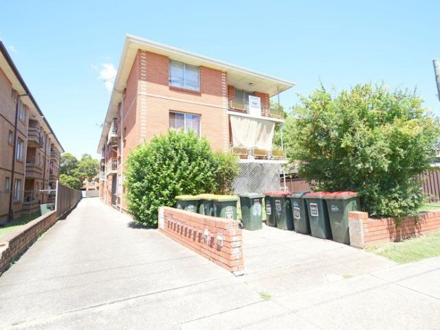 LARGE 2 BEDROOM UNIT DOUBLE BALCONIES