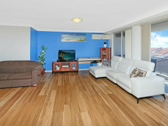 Large 2 Bedroom Unit in The Entrance