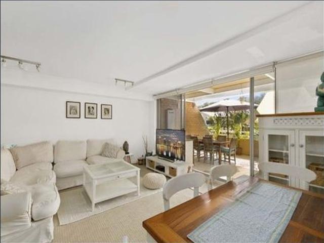 Large 2 Bedroom Unit In The Heart Of Newport