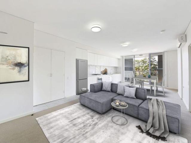 Large 2 Bedrooms and 2 Balcony apartment next to the Westfield