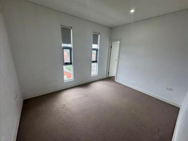 Large 2 Bedrooms Apartment with City Views