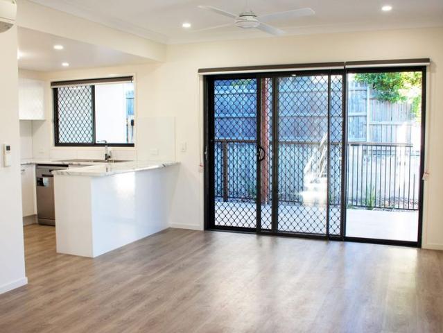 Large 3 Bdrm 2.5 Bath Townhouse Close to Nambour CBD Rent Rising to $690 p/w Feb 2026