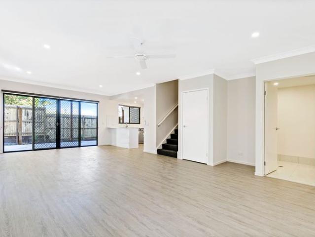 Large 3 Bdrm 2.5 Bath Townhouse With views Close to Nambour CBD Low Maintenance Living at its Best