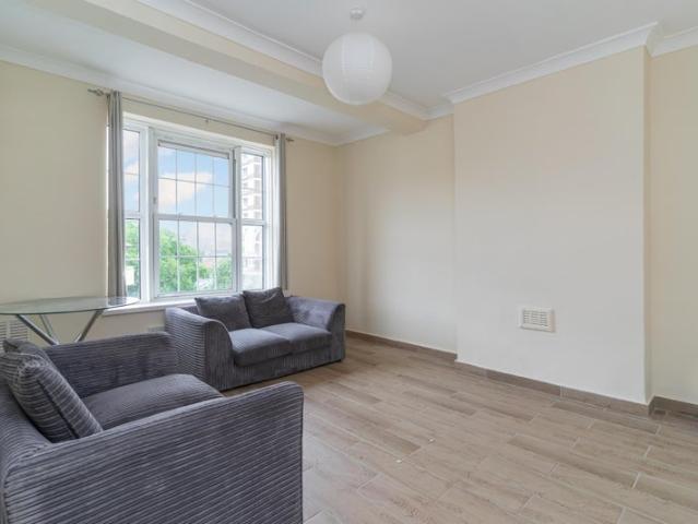 Large 3 bed flat in Deptford SE8