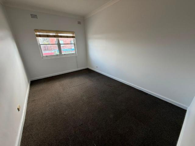 Large 3 bedder freshly painted