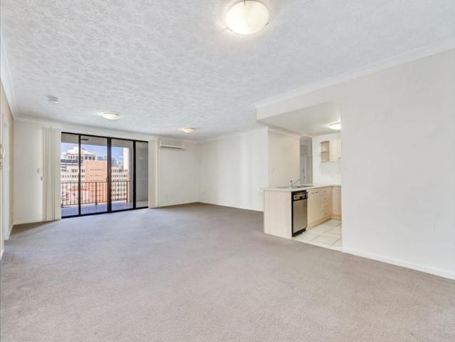 LARGE 3 BEDROOM, GLORIOUS CITY VIEWS WITH HUGE BALCONY