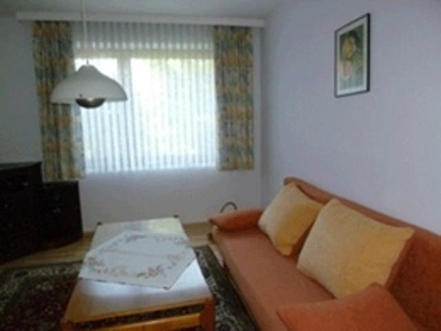 large 3 bedroom ground floor apartment in Stadthagen. Quietly located in green surroundings, for 2