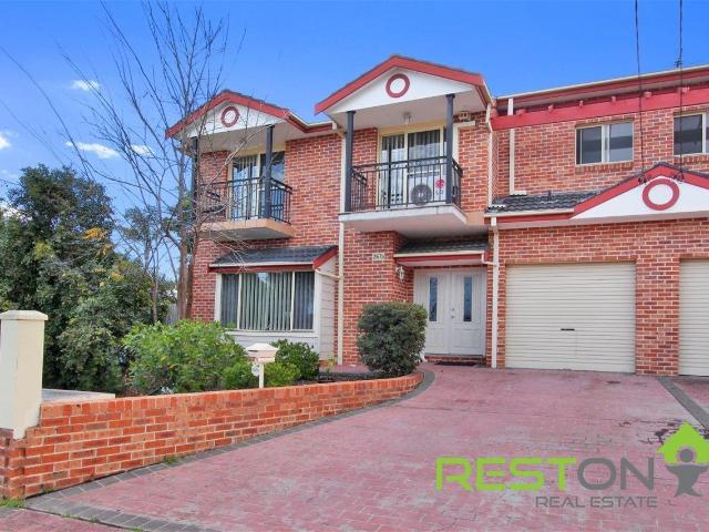 LARGE 3 BEDROOM DUPLEX!