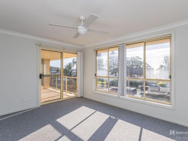 Large 3 bedroom family home near the water