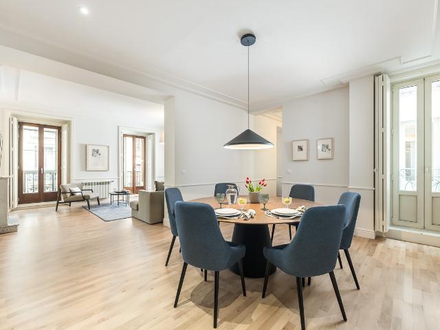 Large 3 Bedroom Flat in the Justicia Neighborhood