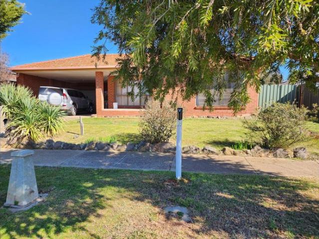 Large 3 bedroom house harkness