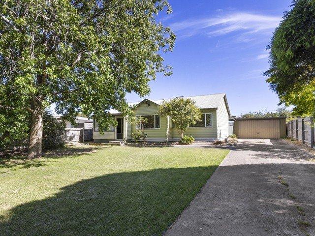 LARGE 3 BEDROOM HOME WITH STUDY AND SUNROOM IN A GREAT LOCATION