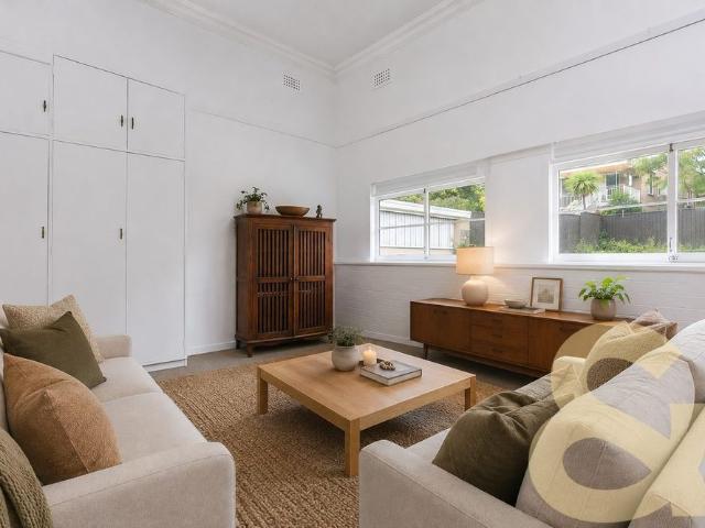 LARGE 3 BEDROOM HOME MINUTES TO BEACH