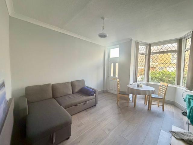 Large 3 bedroom property, 2 bathroom