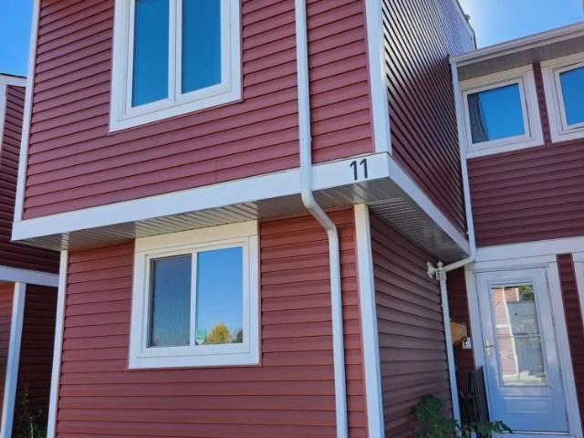 Large 3 Bedroom Townhome — 3 Bedrooms+ Den Townhouse