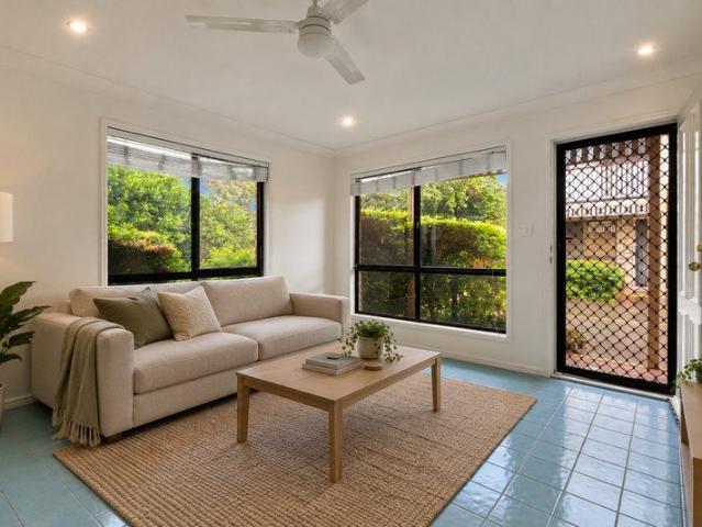 Large 3 bedroom Townhouse!