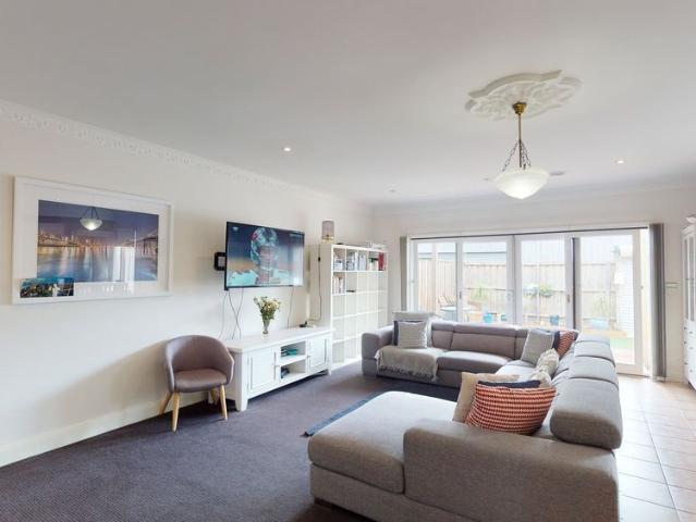 Large 3 bedroom unit home