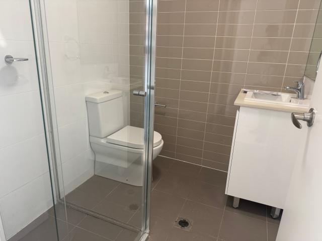 Large 3 bedrooms, Large L Balcony and Open Plan Kitchen