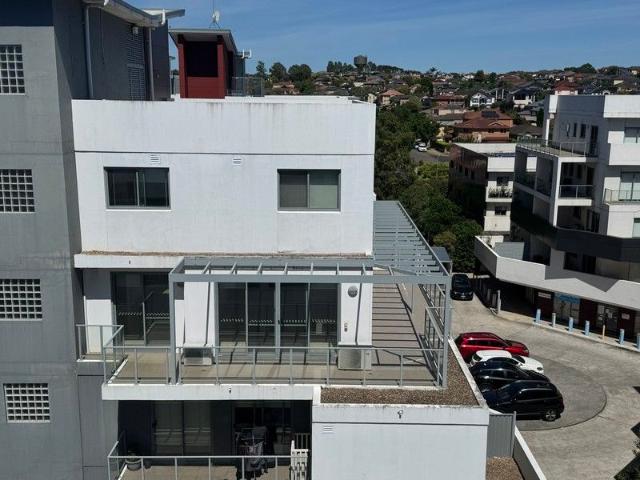 Large 3 bedrooms,Large L Balcony and Open Plan Kitchen