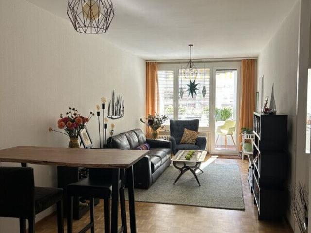 Large 3 room apartment with balcony in Les Eaux Vives