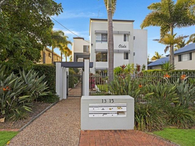 Large Three Bedroom Apartment Walk to James Street
