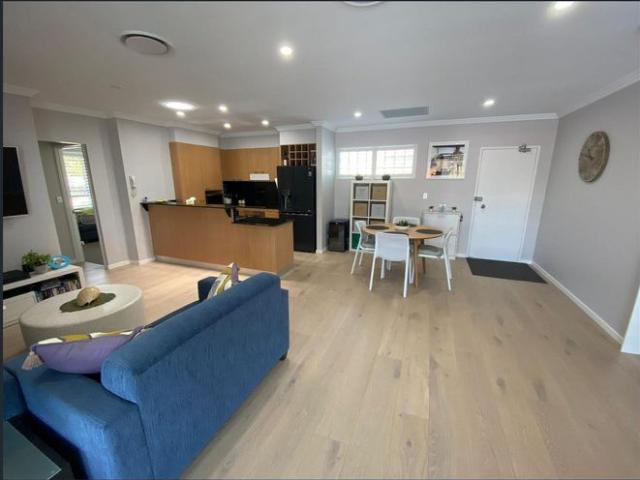 Large Three Bedroom Apartment Walk to James Street