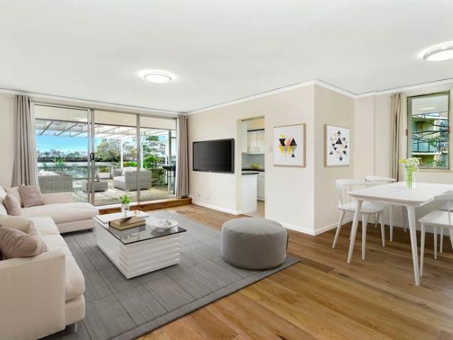 Large three bedroom apartment in ultra convenient location