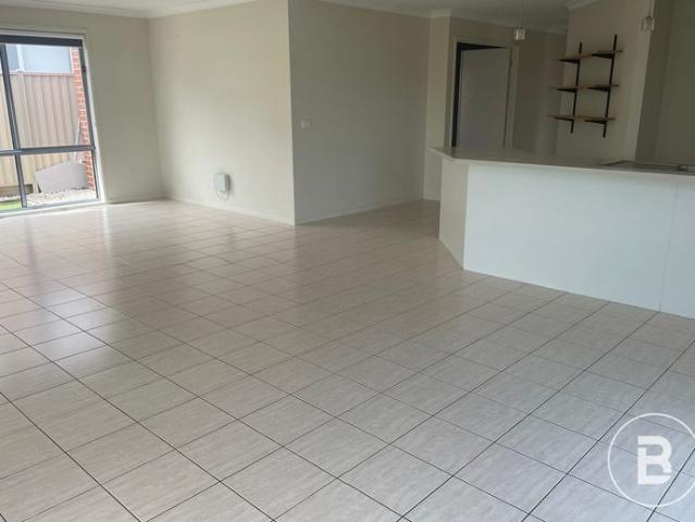 LARGE THREE BEDROOM FAMILY HOME IN CANADIAN