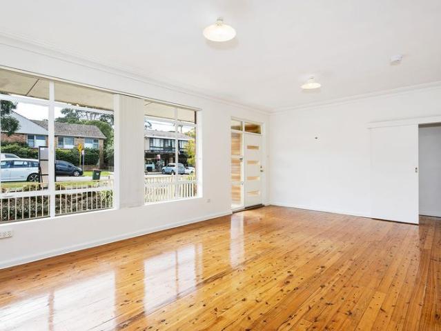 Large three bedroom house with air conditioning