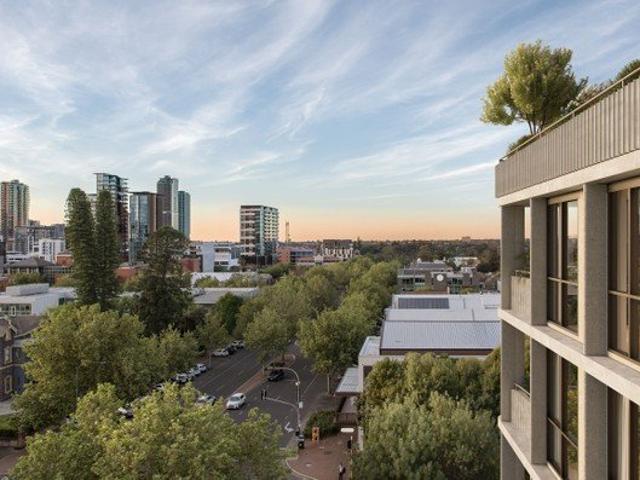 Large Three Bedroom Residence with Hills Outlook