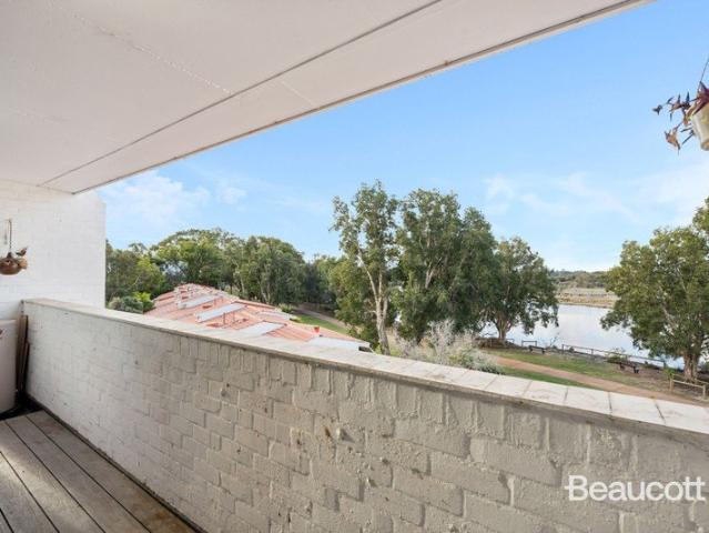 LARGE THREE BEDROOM, RIVERSIDE VIEWS!