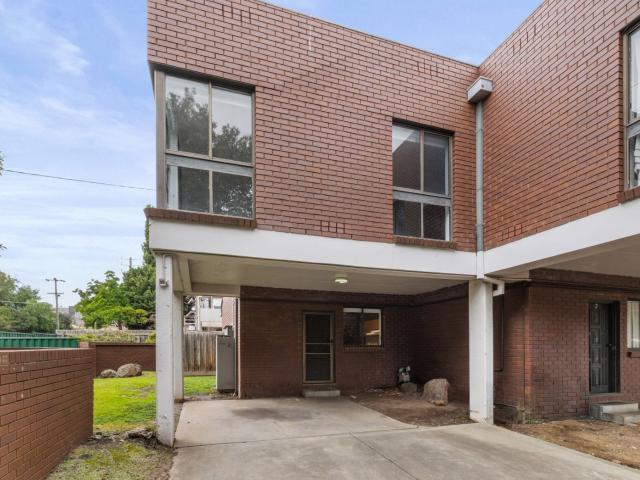 Large Three Bedroom townhouse