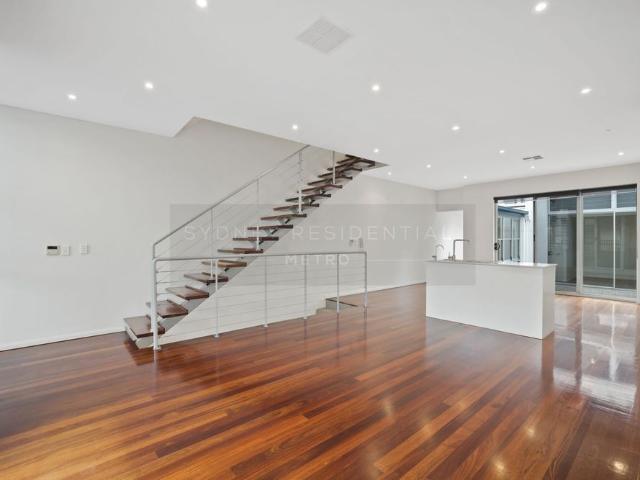 Large Three‑Bedroom Townhouse in a Peaceful Location with Secure Car Space