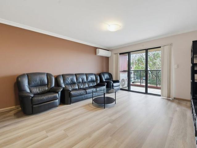 Large Tiled Unit with 2 bedrooms & bathrooms. Walk to train, TAFE & CBD