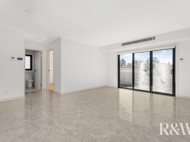 LARGE TOWNHOUSE