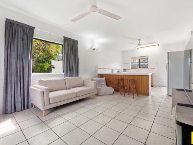 Large Townhouse Convenient Location