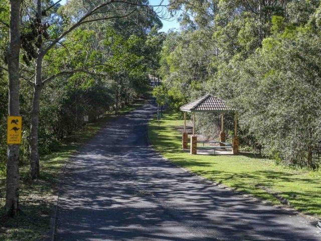 LARGE TOWNHOUSE IN BUSH SETTINGing