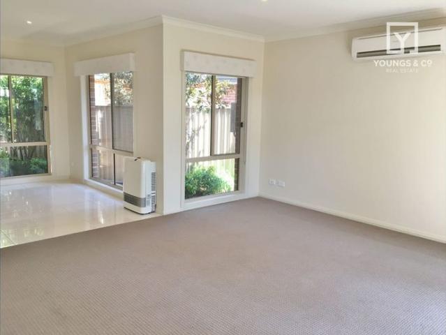 Large Townhouse with Reserve Outlook